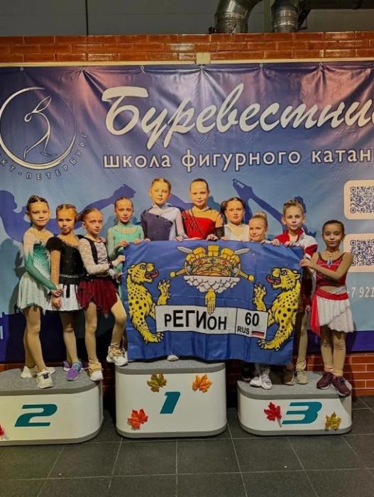 Псковичи выиграли медали соревнований по фигурному катанию в Ленинградской области 