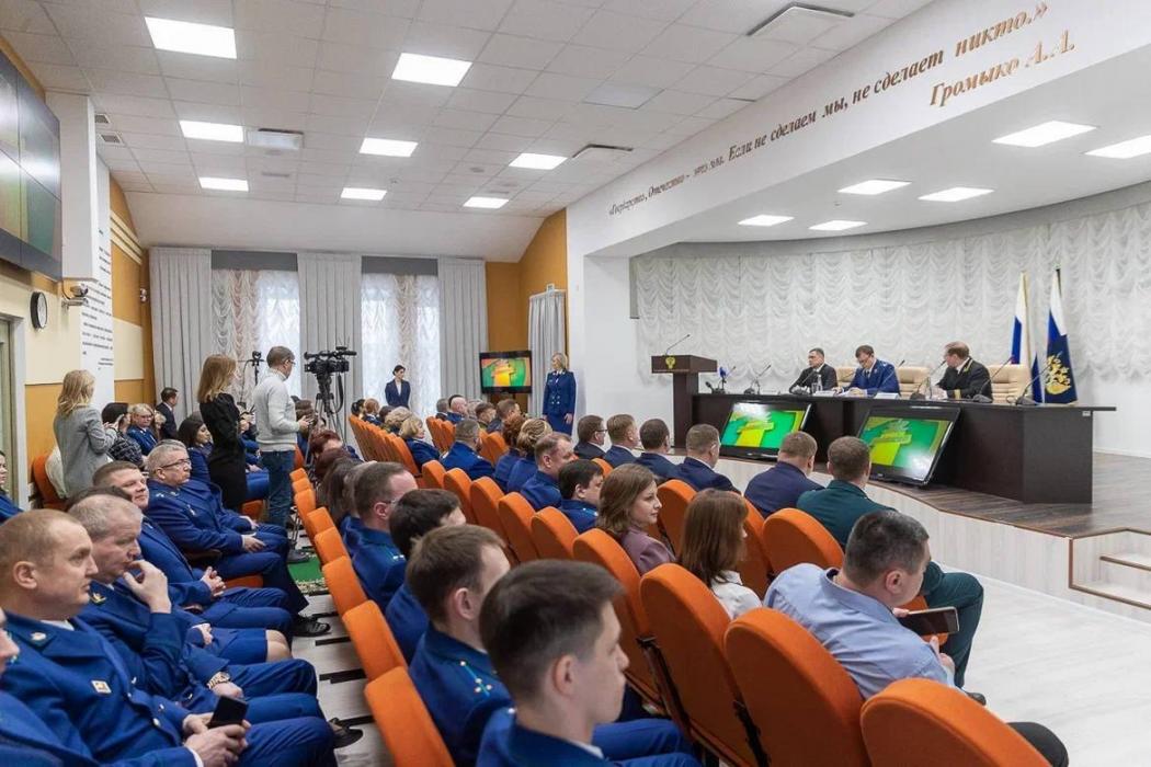 Михаил Ведерников поздравил сотрудников прокуратуры с профессиональным праздником