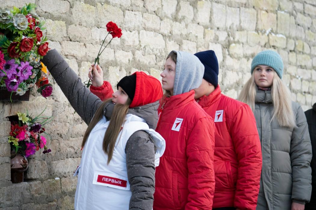 Псковская молодёжь почтила память героев блокадного Ленинграда