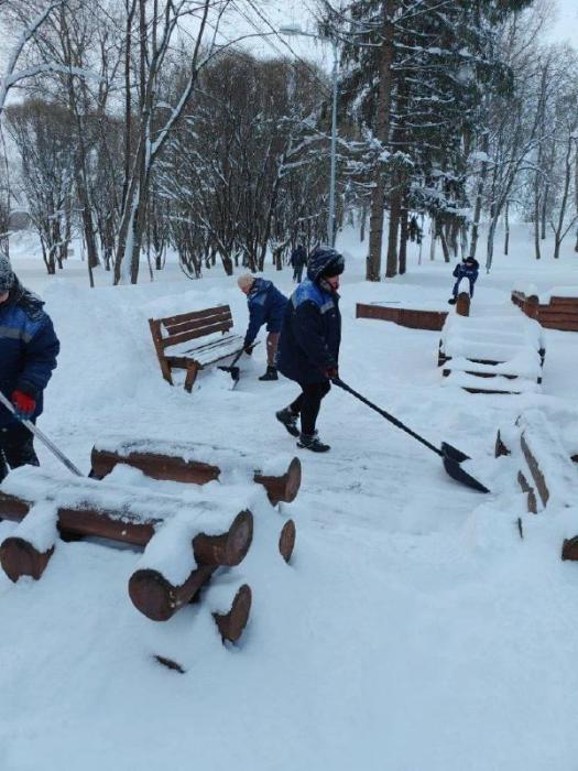 Последствия снегопада в Великих Луках 