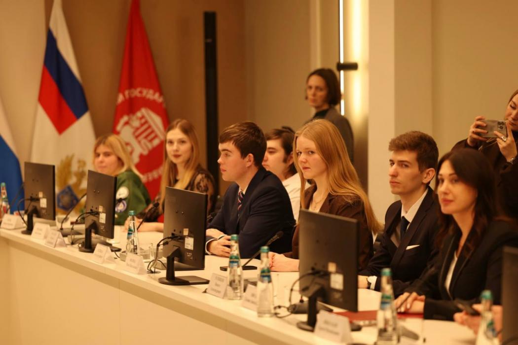 Встреча представителей правительства Псковской области и врио ректора ПсковГУ Сергея Николаева со студентами