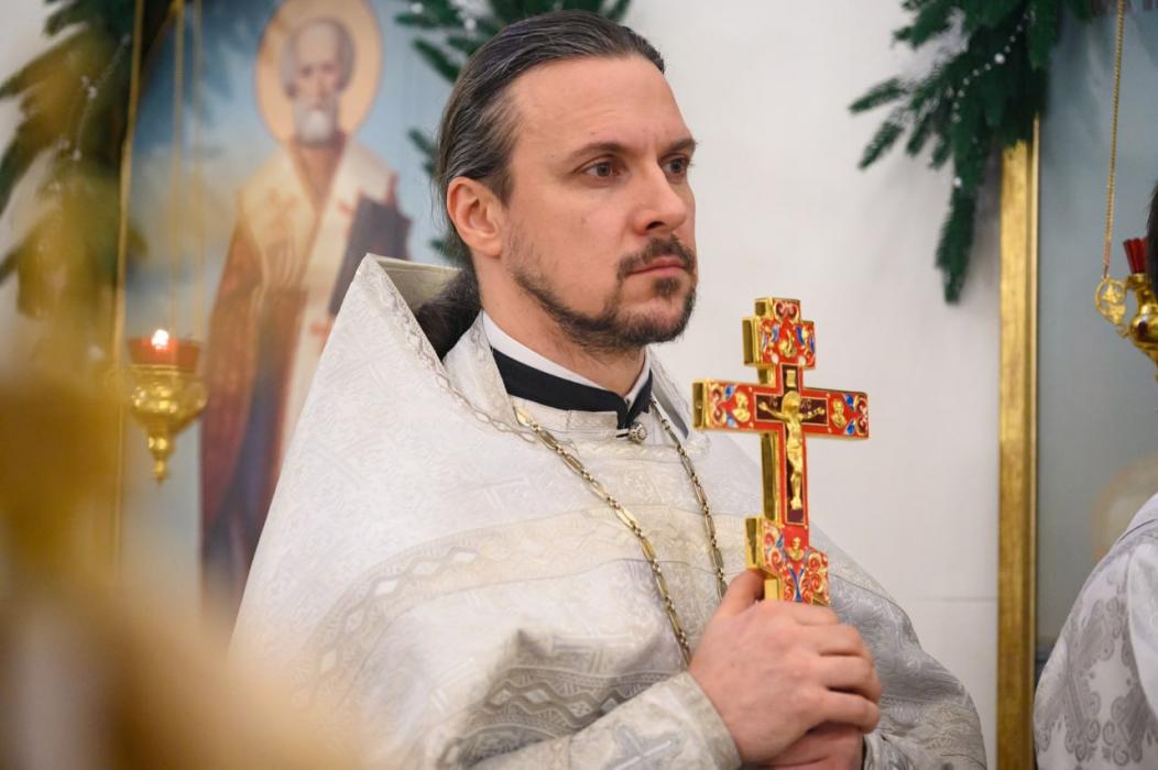 Митрополит Матфей совершил Божественную литургию в храме Воскресения со Стадища в Пскове