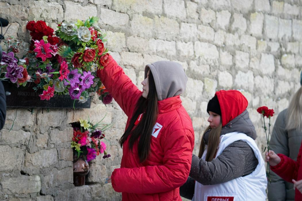 Псковская молодёжь почтила память героев блокадного Ленинграда