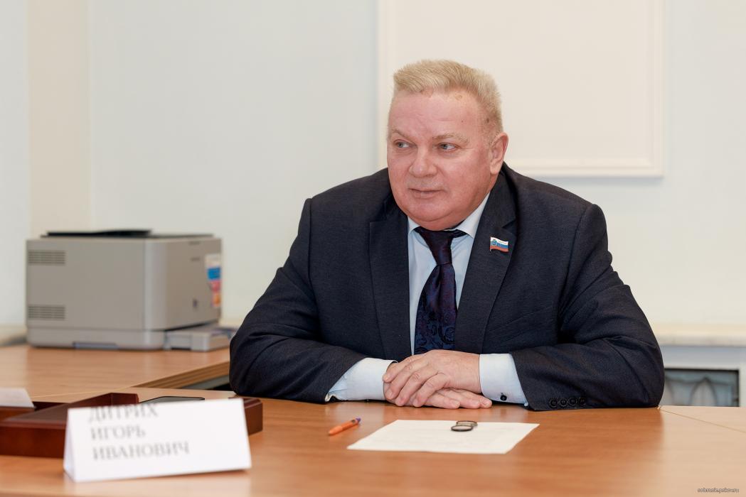Приём граждан провёл Игорь Дитрих