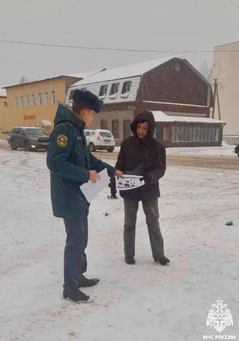 Сотрудники МЧС Псковской области проводят профилактические рейды по предупреждению пожаров