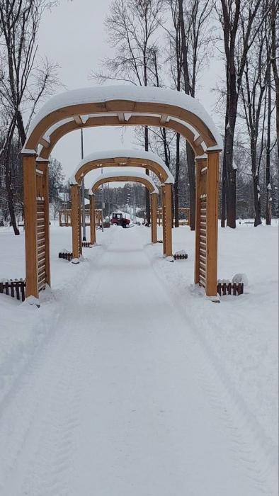 В Великих Луках коммунальные службы круглосуточно ликвидируют последствия снегопада
