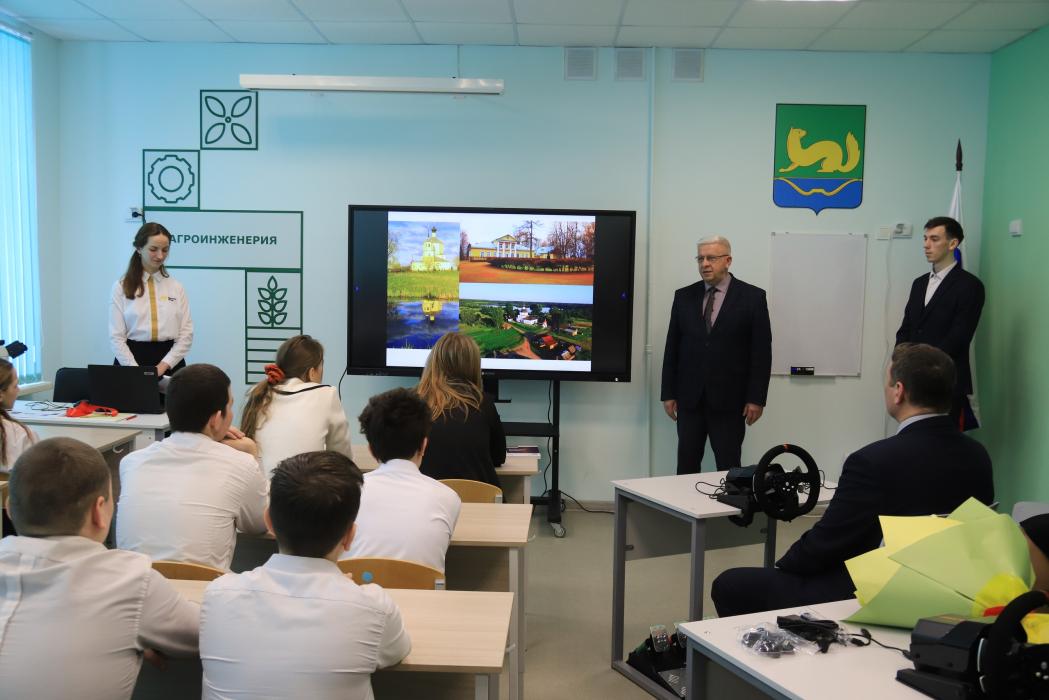 Агрокласс торжественно открыли в Куньинской школе