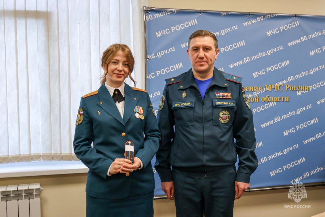 Специалистам псковского МЧС присвоили очередные специальные звания