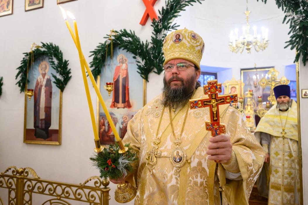 Митрополит Матфей совершил Божественную литургию в храме Воскресения со Стадища в Пскове