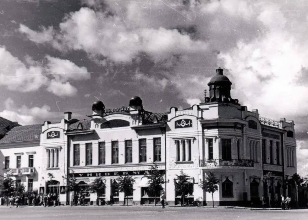 Историю здания ЦУМа на Октябрьской площади рассказал глава Пскова