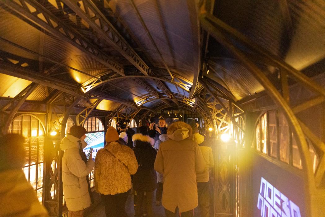 Эхо в вагонах: как «Поезд Победы» в Пскове говорит без слов