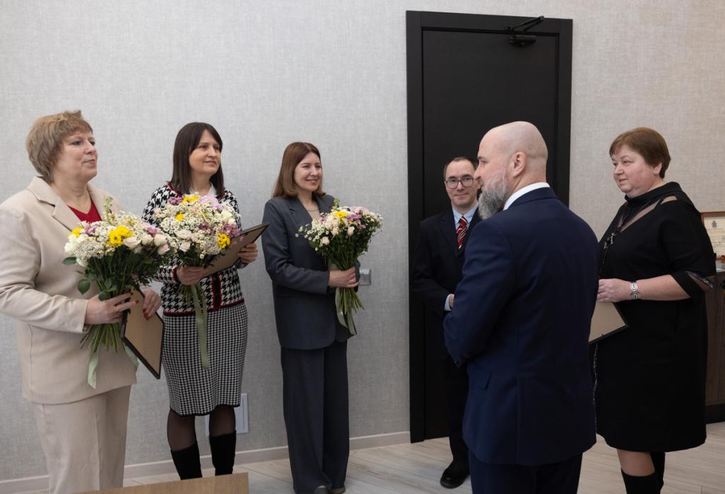 За высокий профессионализм: работники «Медиацентра 60» получили благодарности правительства Псковской области