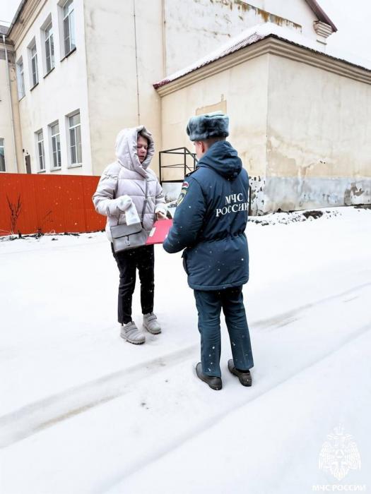 Сотрудники МЧС Псковской области проводят профилактические рейды по предупреждению пожаров