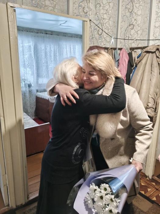 Чиновники поздравили бывшую узницу концлагеря из Новоржева с днём рождения