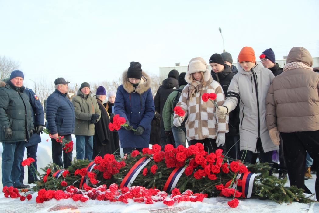 Память павших в годы войны почтили в Новосокольническом и Усвятском районах