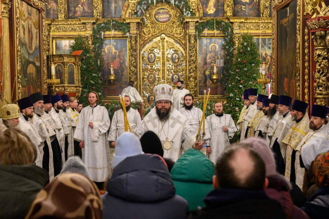 Митрополит Матфей возглавил великую вечерню в Троицком соборе в Рождество