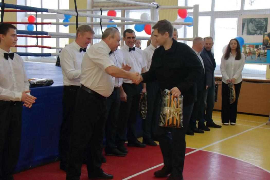 В Локне торжественно открыли турнир по боксу памяти Александра Матросова