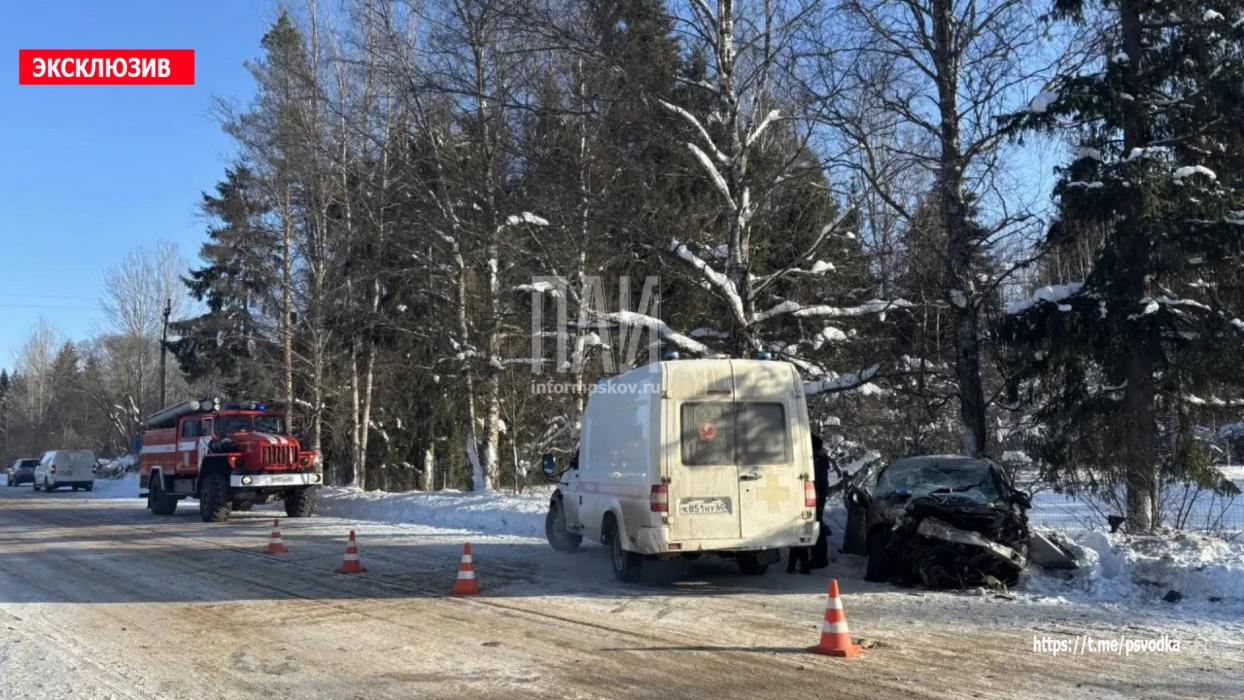 Две девушки пострадали в ДТП в Дедовичском районе