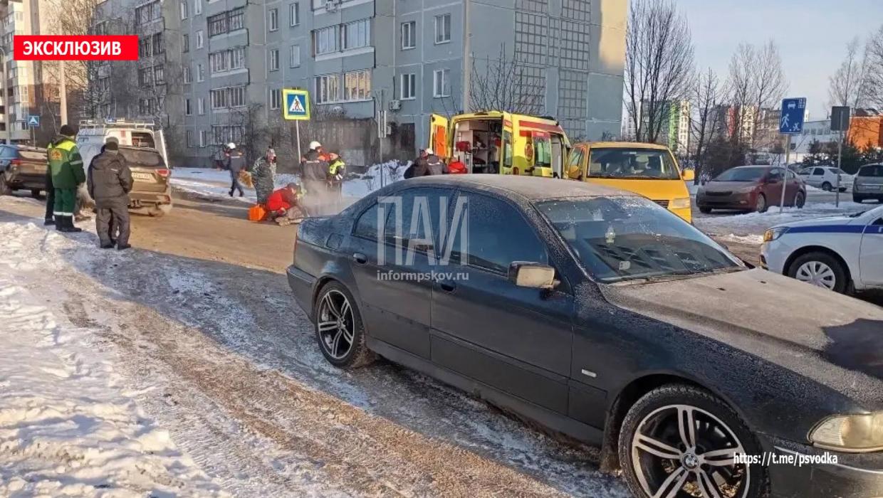 59-летнюю женщину госпитализировали после ДТП в Пскове