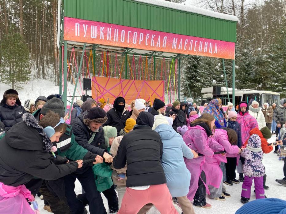 Празднование Масленицы в Пушкинских Горах собрало 1 200 гостей
