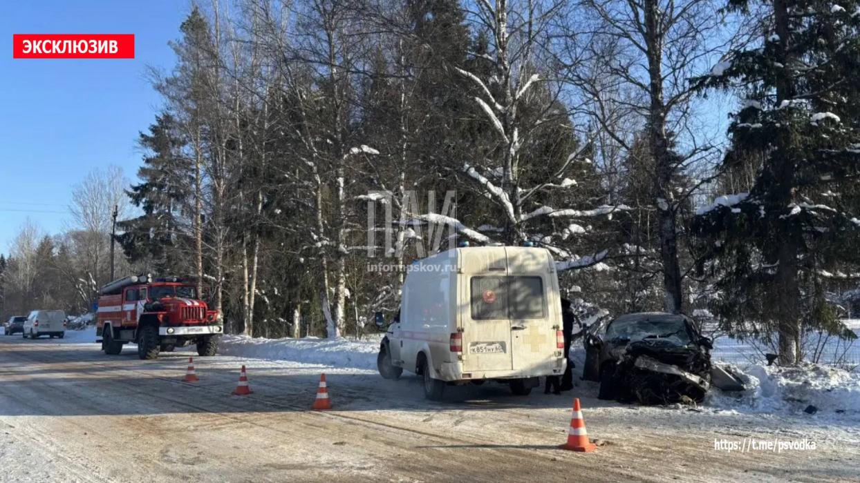 Две девушки пострадали в ДТП в Дедовичском районе