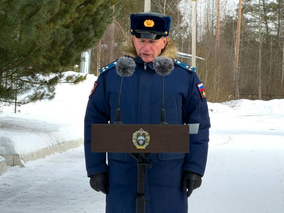 Бюсты двух Героев России открыли в воинской части в Алее Героев в Пскове 