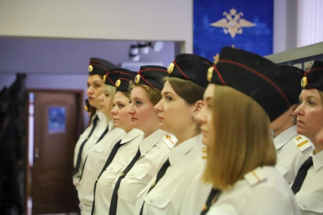 Группа девушек-полицейских приняла присягу в Пскове