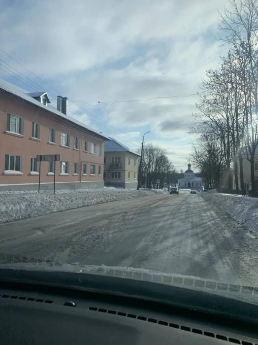 Последствия двух снежных циклонов продолжают ликвидировать в Островском округе