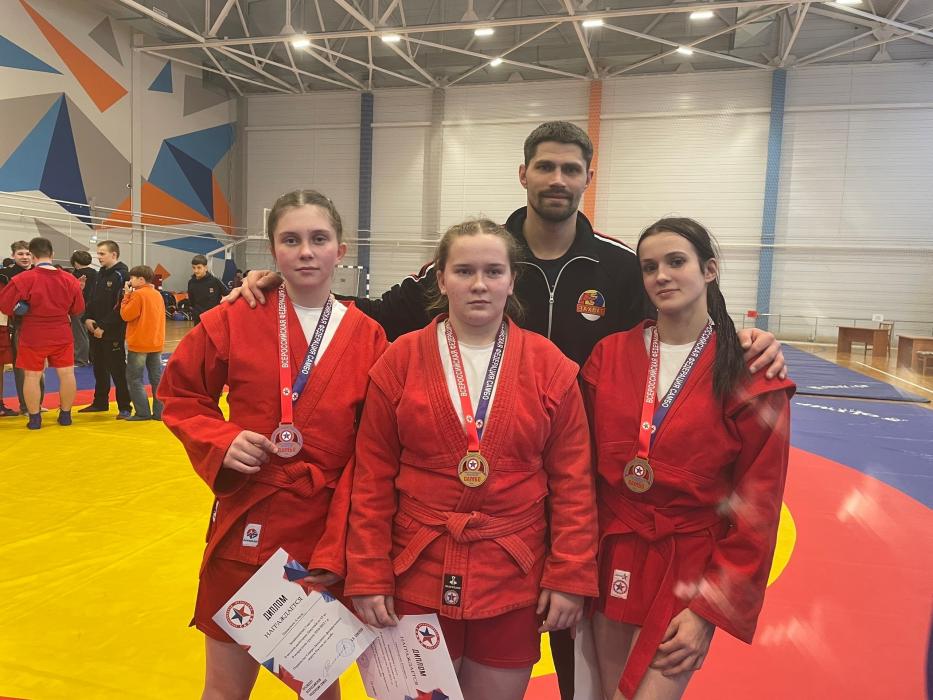 Спортсмены Псковской области выиграли семь медалей на первенстве СЗФО по самбо