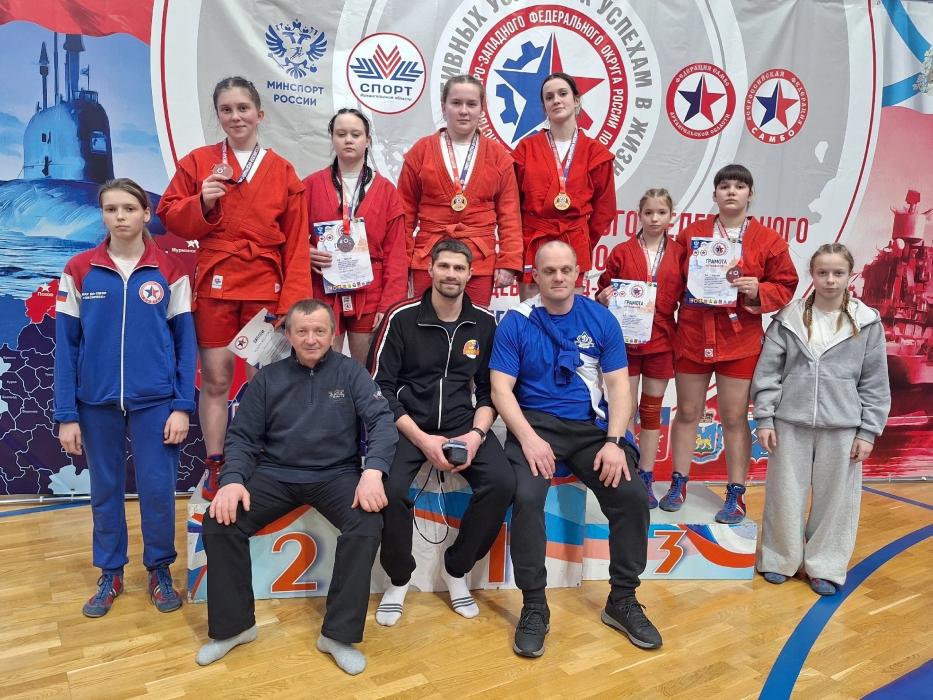 Спортсмены Псковской области выиграли семь медалей на первенстве СЗФО по самбо