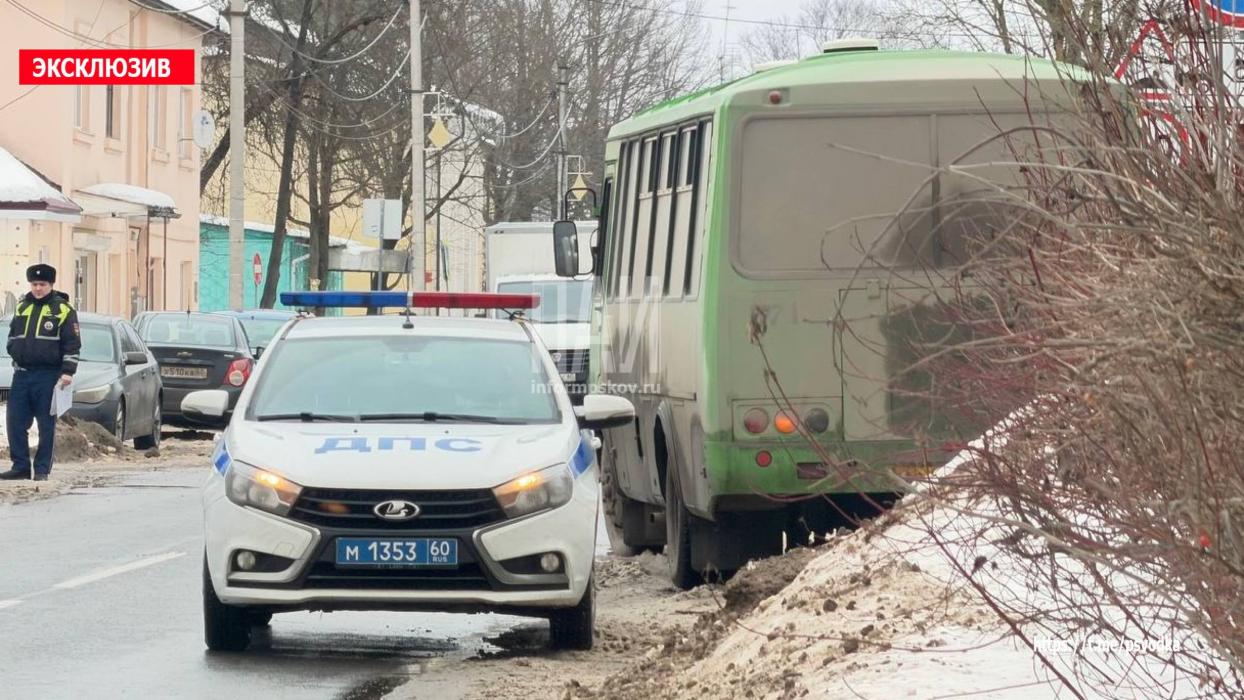 Три пассажира пострадали при падении в автобусе в Печорах