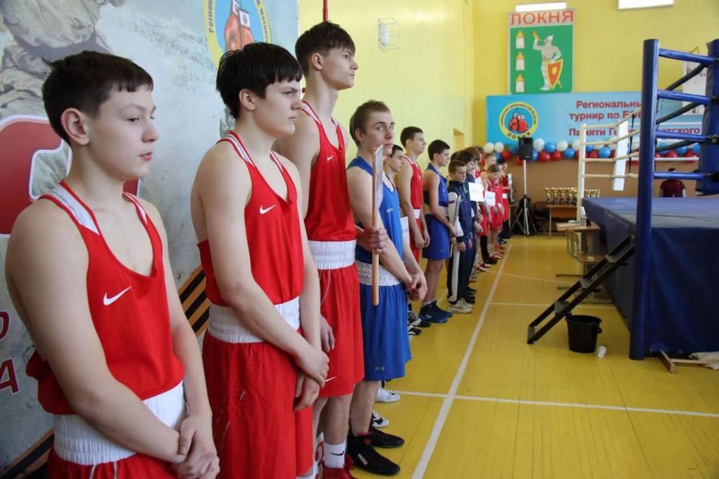 В Локне торжественно открыли турнир по боксу памяти Александра Матросова