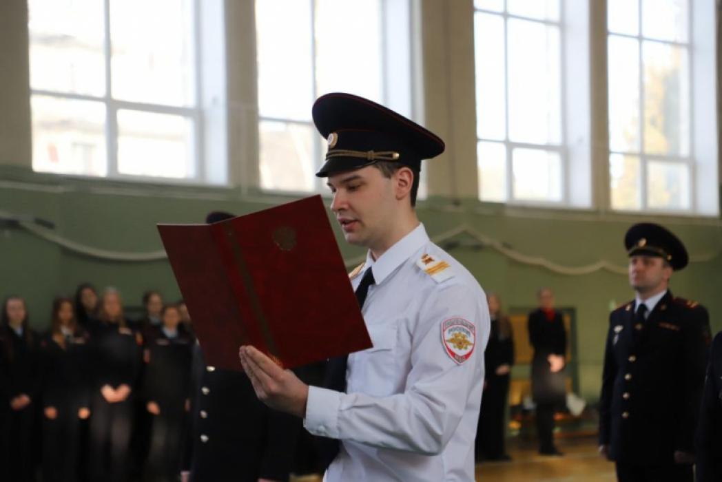 Молодые псковские полицейские приняли присягу