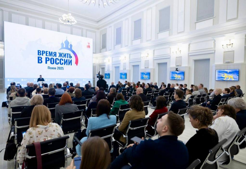 Михаил Ведерников поздравил дипломатических работников с профессиональным праздником
