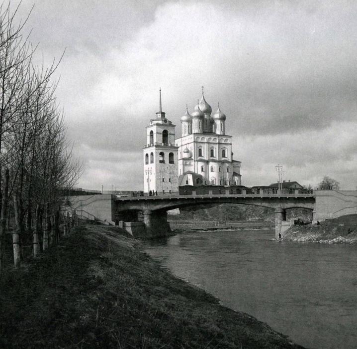 Историю Троицкого моста рассказал Борис Елкин