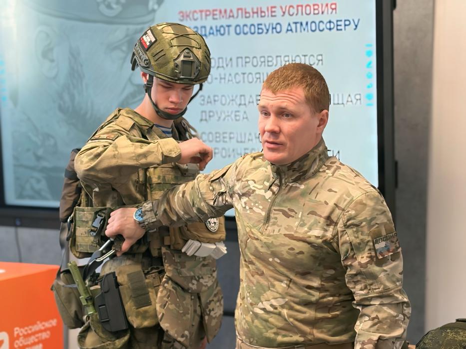Патриотическая встреча «Искра Победы – от прошлого к будущему» прошла в Пскове