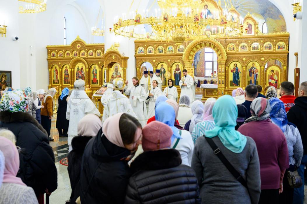 Митрополит Матфей совершил Божественную литургию в храме Пресвятой Богородицы в Москве