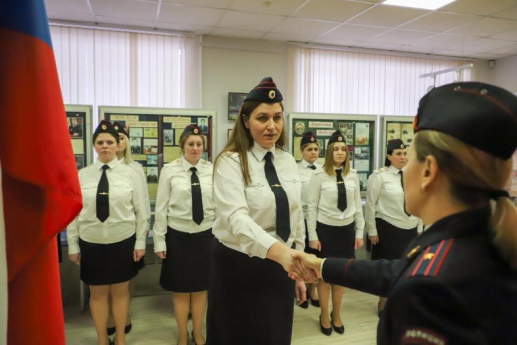 Группа девушек-полицейских приняла присягу в Пскове