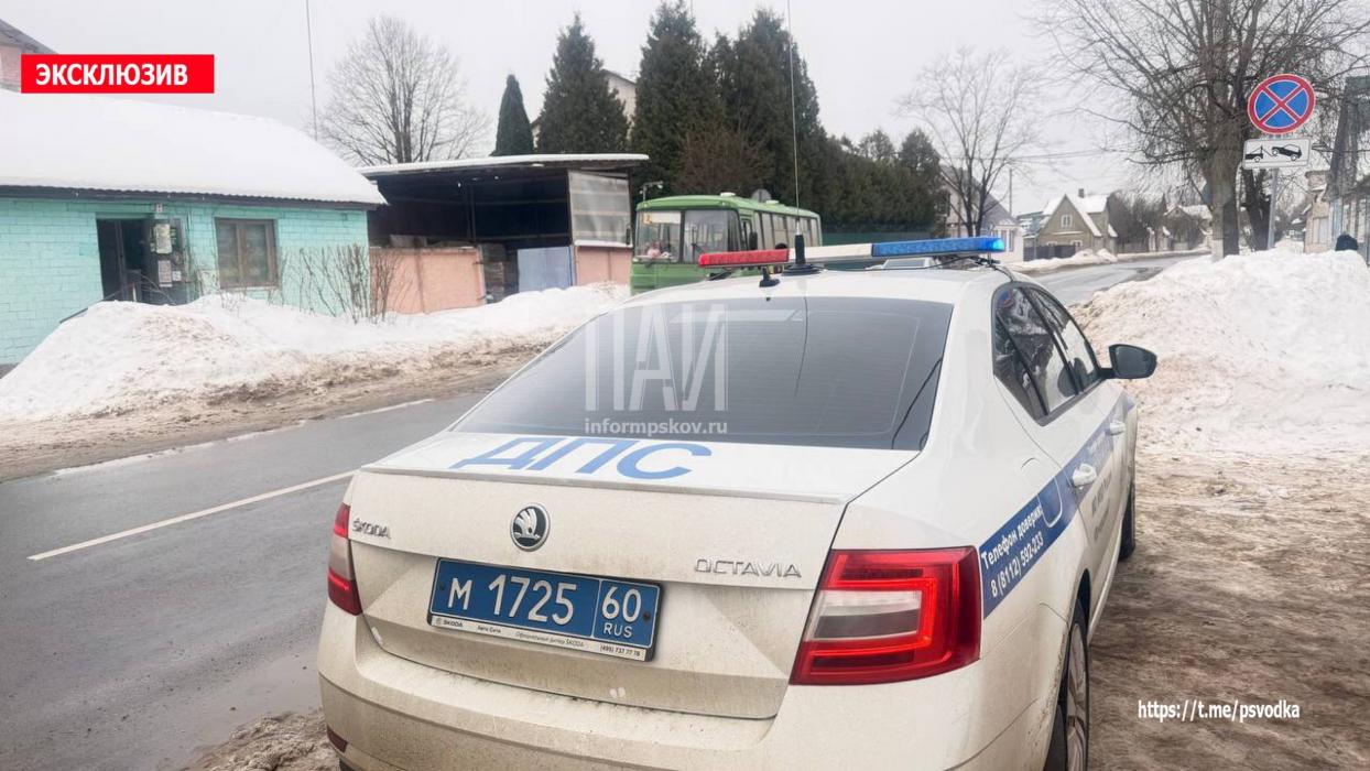 Три пассажира пострадали при падении в автобусе в Печорах