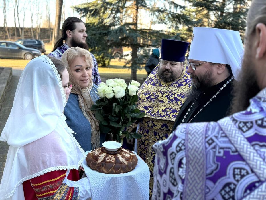 В Гдов прибыла чудотворная Псково-Печерская икона Пресвятой Богородицы «Умиление»