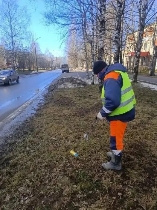 Уборка дворов в Пскове 