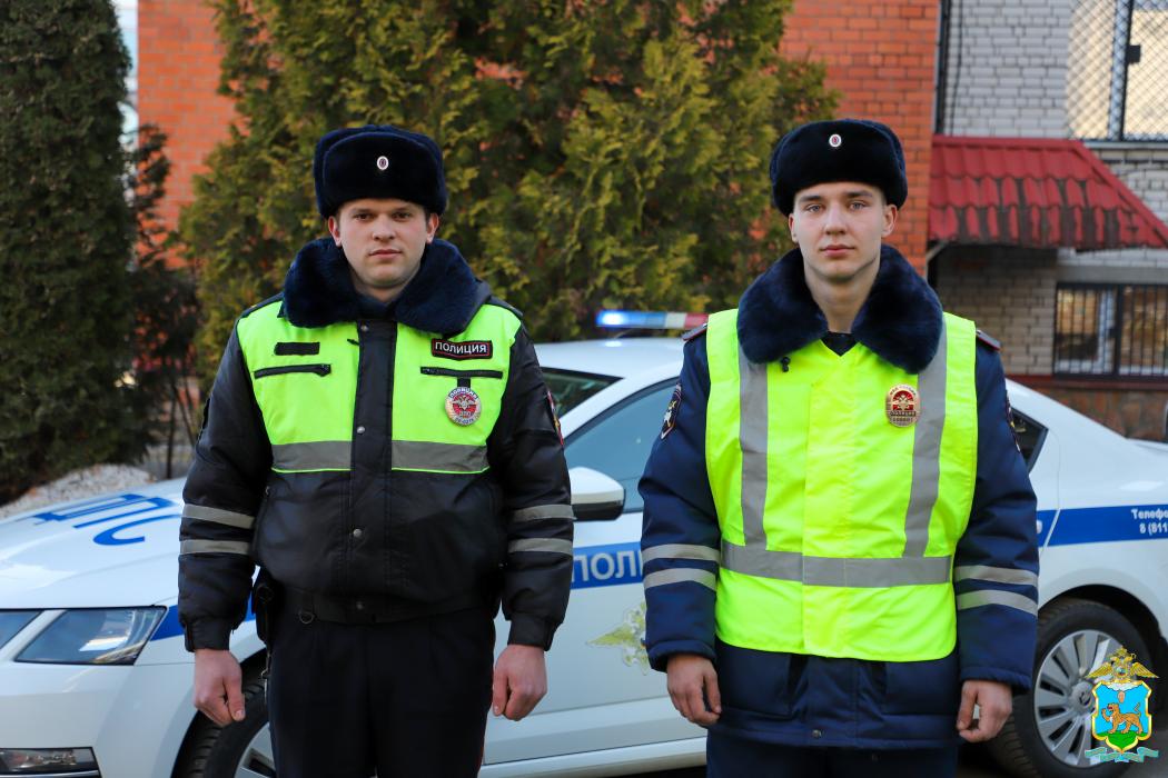  В Пскове полицейские помогли беременной женщине добраться до роддома