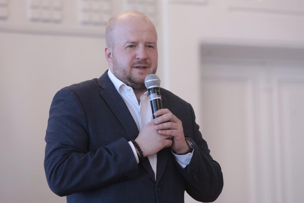 «Не искать случайных встреч»: 17 псковских пар получили медали за полвека любви