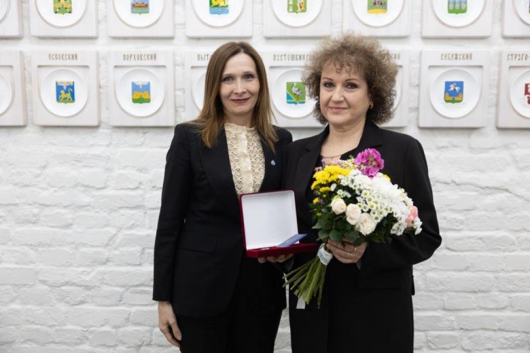 Деятелей культуры и искусства чествовали в Псковской области 