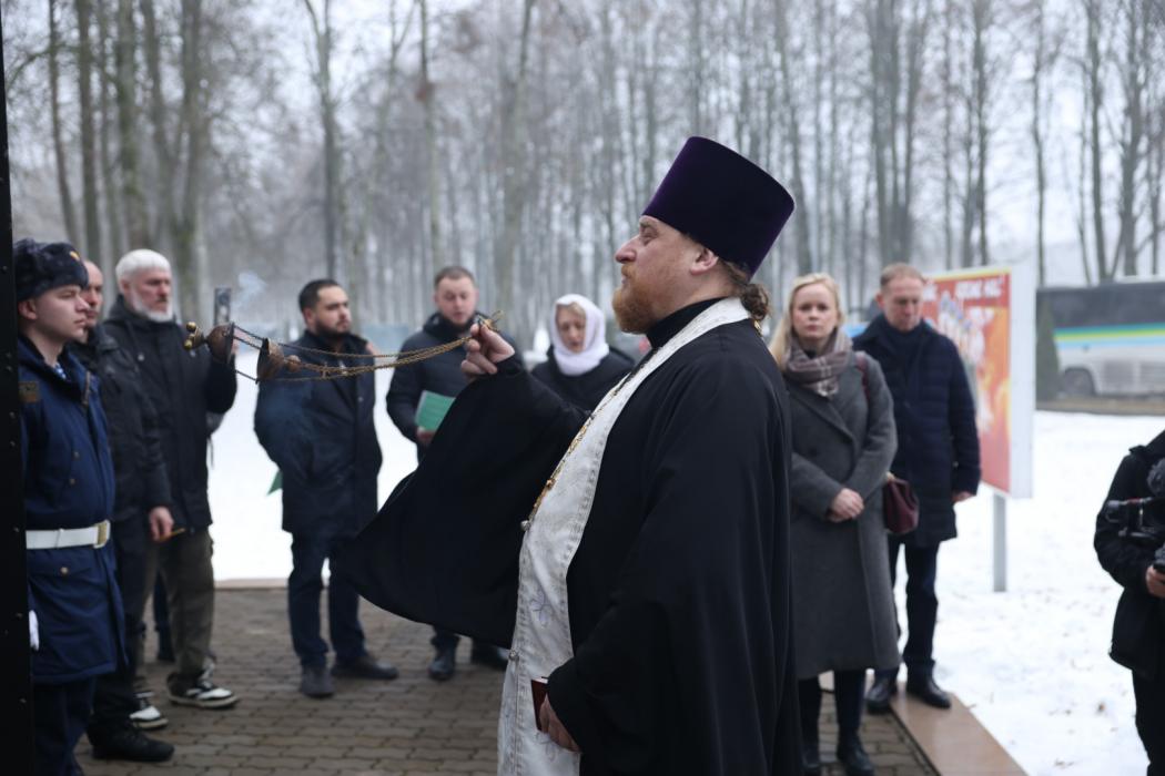 В Черёхе возложили цветы к мемориалу героям-десантникам 6-й роты