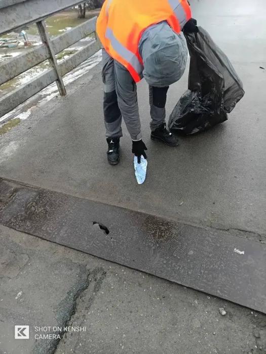Уборка дворов в Пскове 