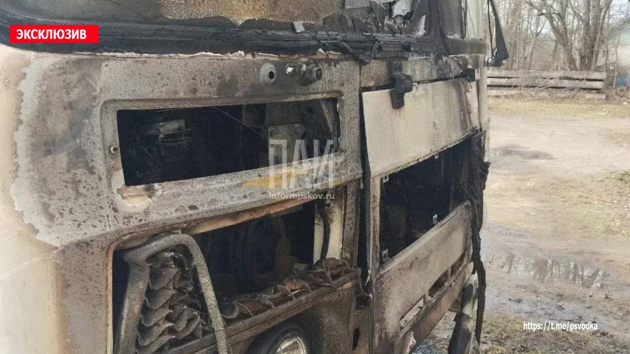 Автобус загорелся в Дно