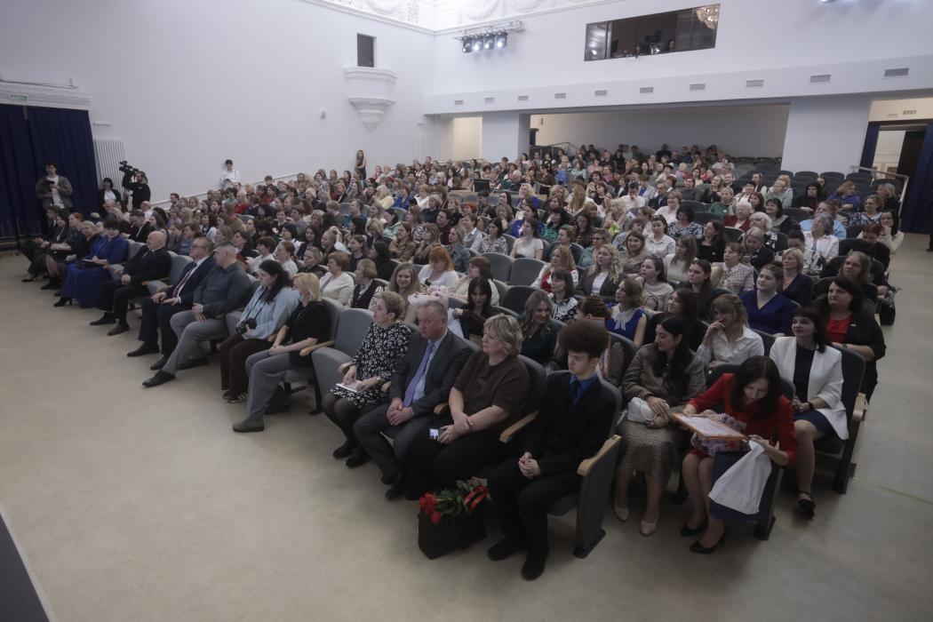 Лучших педагогов и воспитателей чествовали в Пскове 