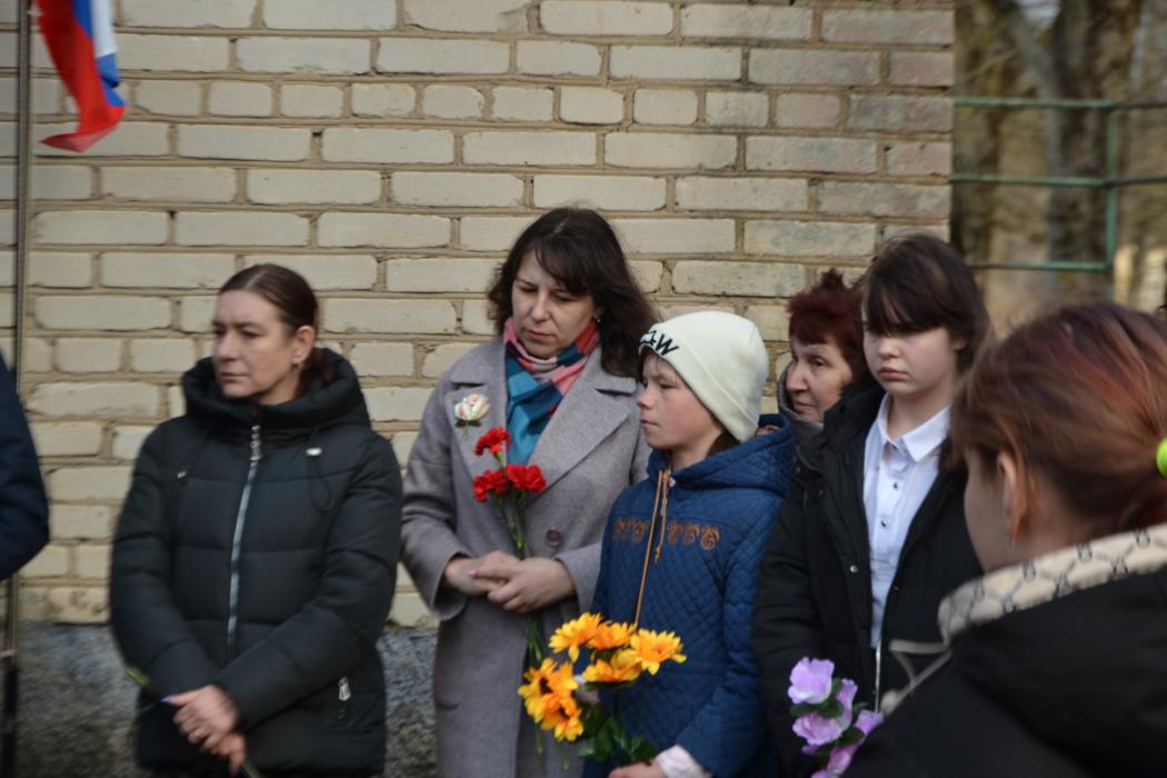 Мемориальную доску в память о погибшем выпускнике открыли в школе Дедовичского района