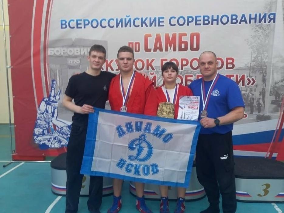 Псковские самбисты поднялись на пьедестал всероссийских соревнований в Новгородской области